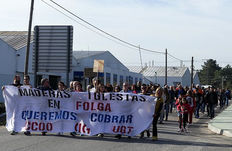 17-09-30 ManifaMaderasIglesiasPorrinho01.JPG